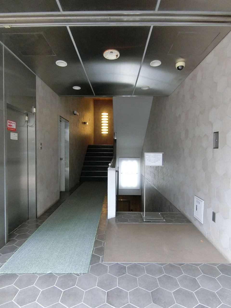 銀座大塚ビル B1 エントランス 4