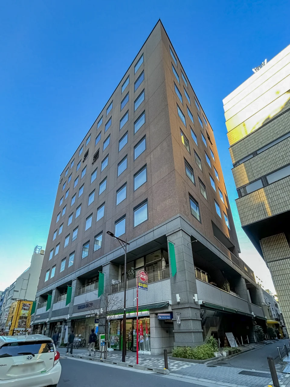 クアトロ室町ビル 1 オフィスビル外観 2