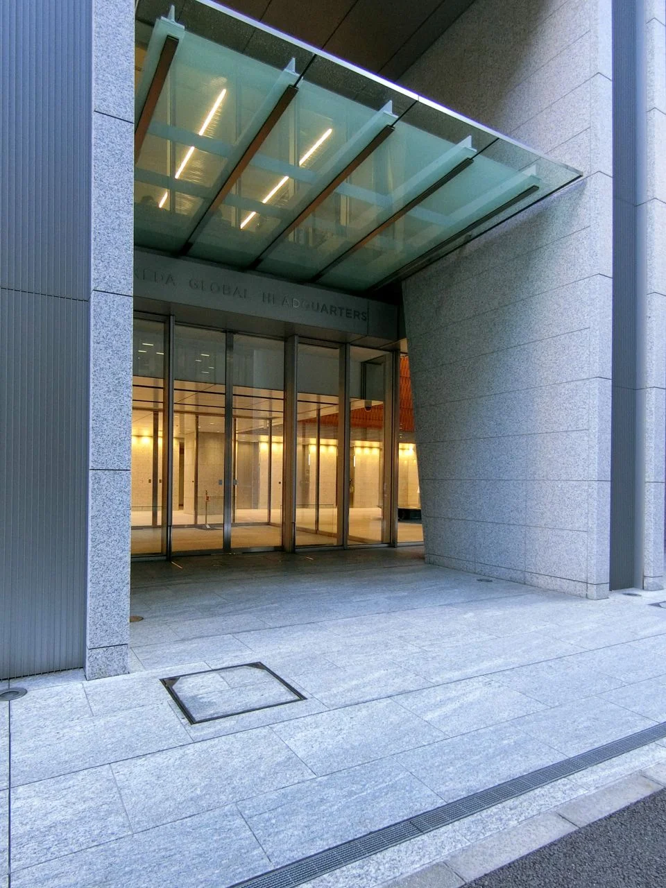 武田グローバル本社 B1 エントランス 3
