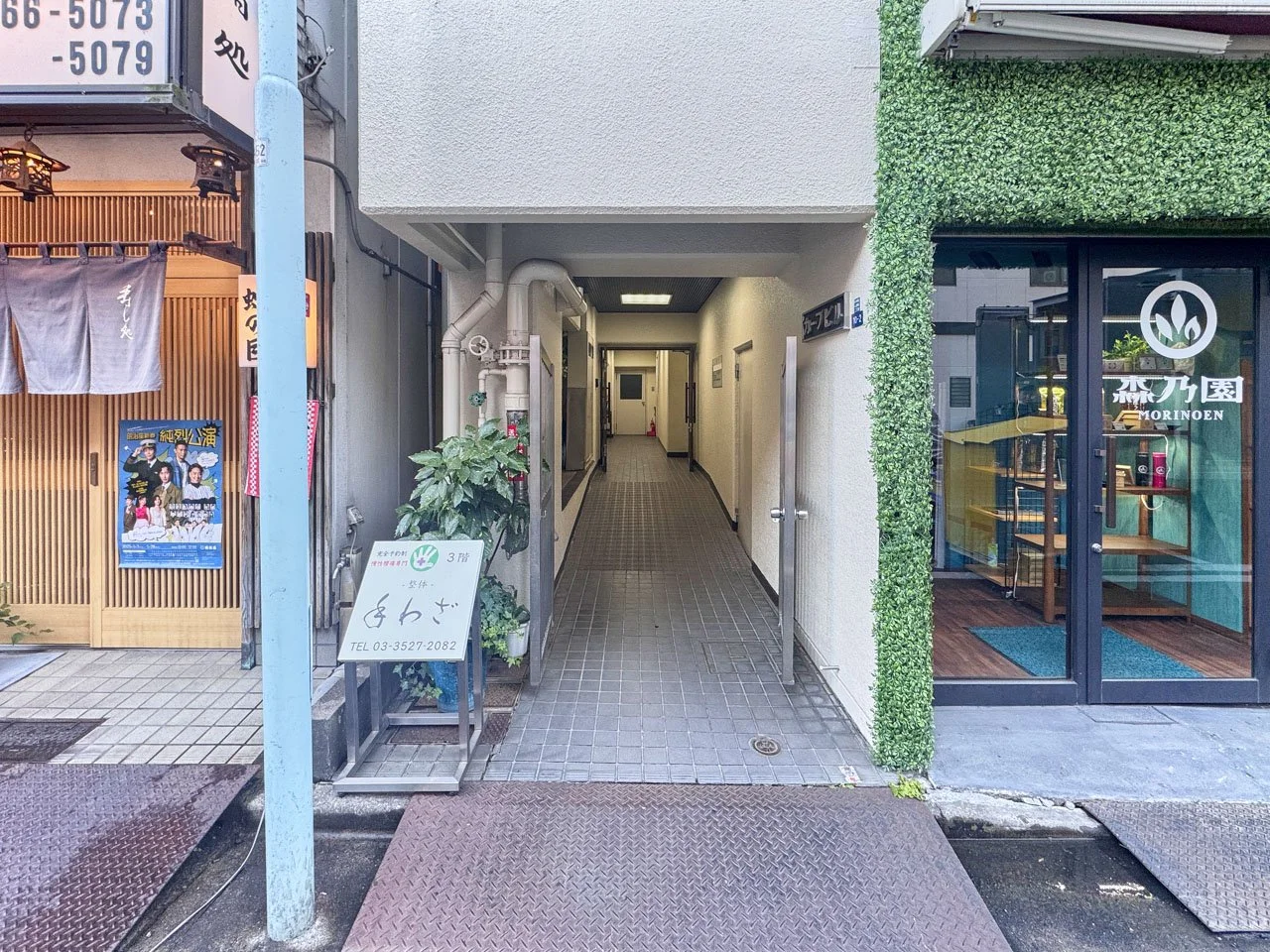 カーブビル 4 エントランス 3