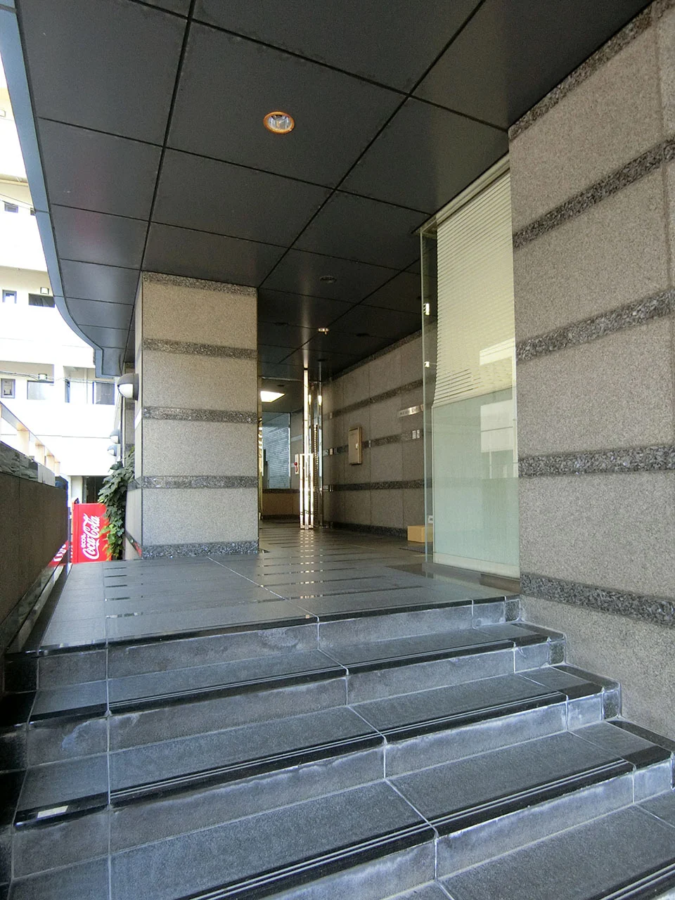 宮崎新川ビル 8 エントランス 4