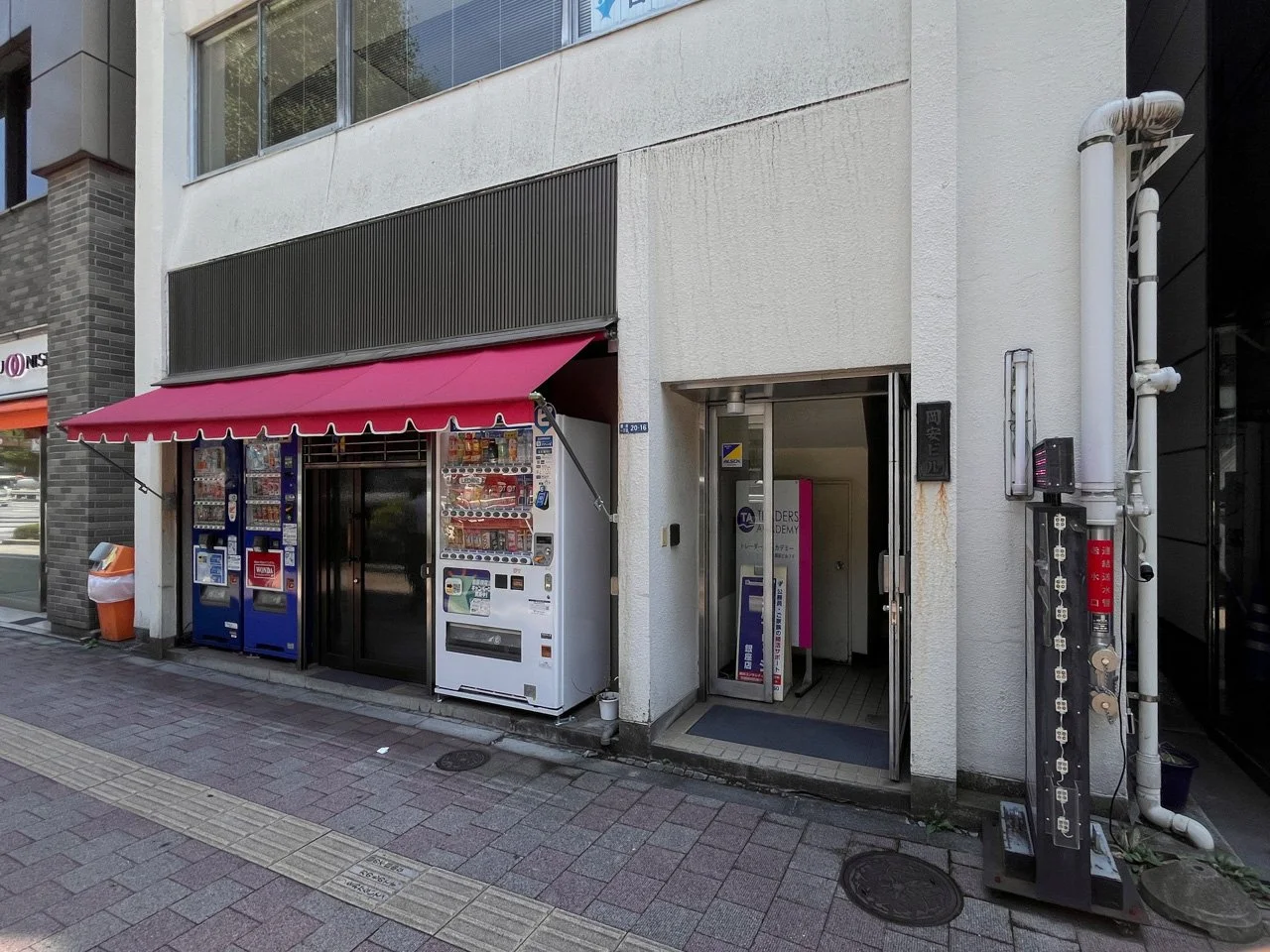 岡安ビル 4 エントランス 3