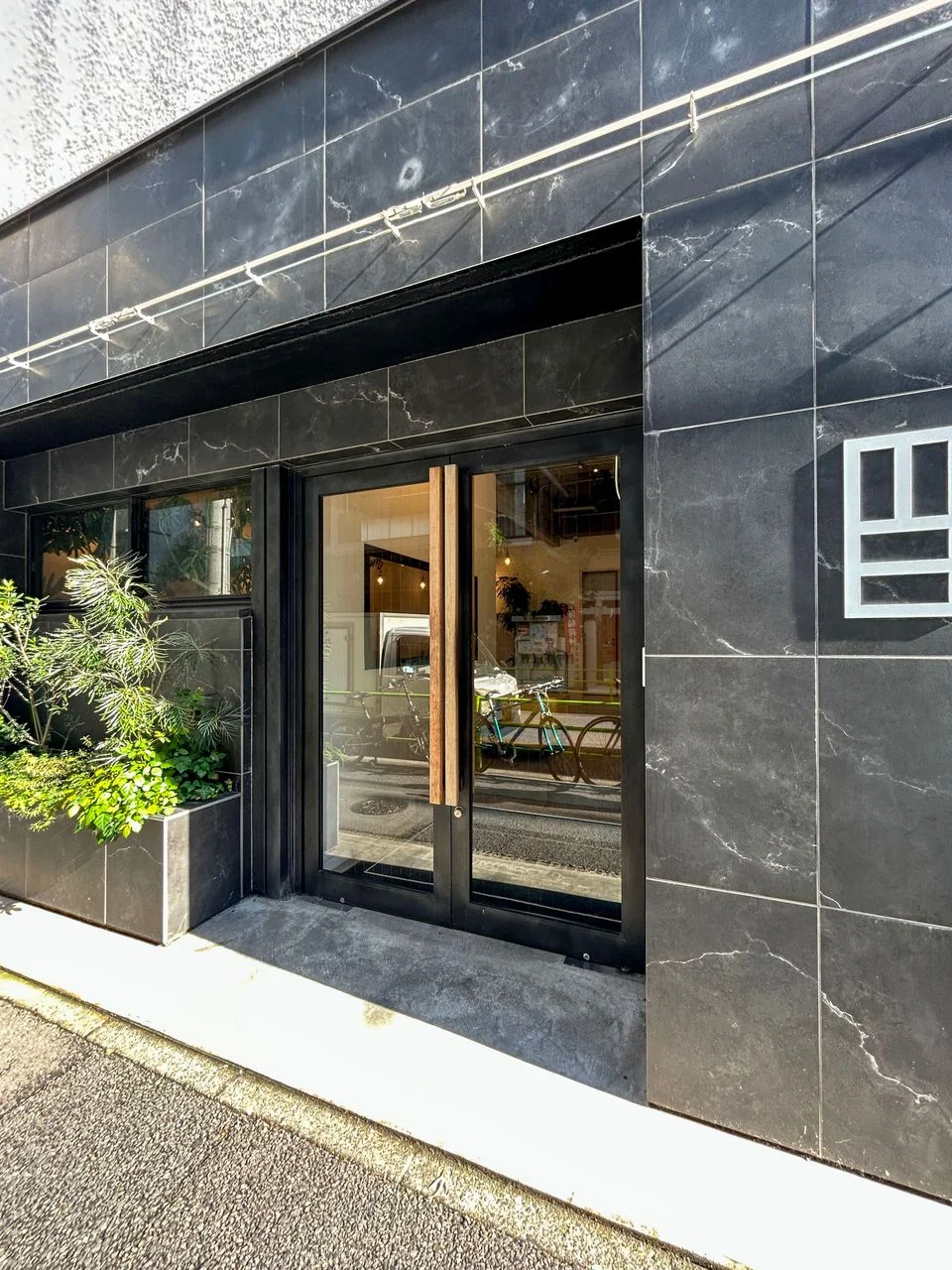 WORK EDITION NINGYOCHO 1 エントランス 3