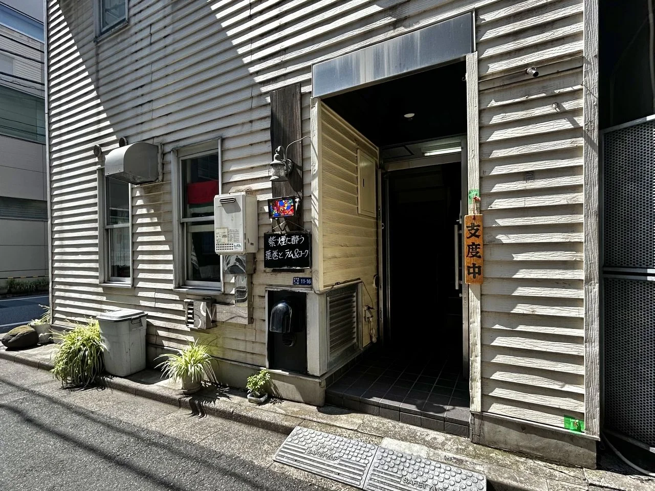 イースト室町 3階/4階セット エントランス 3