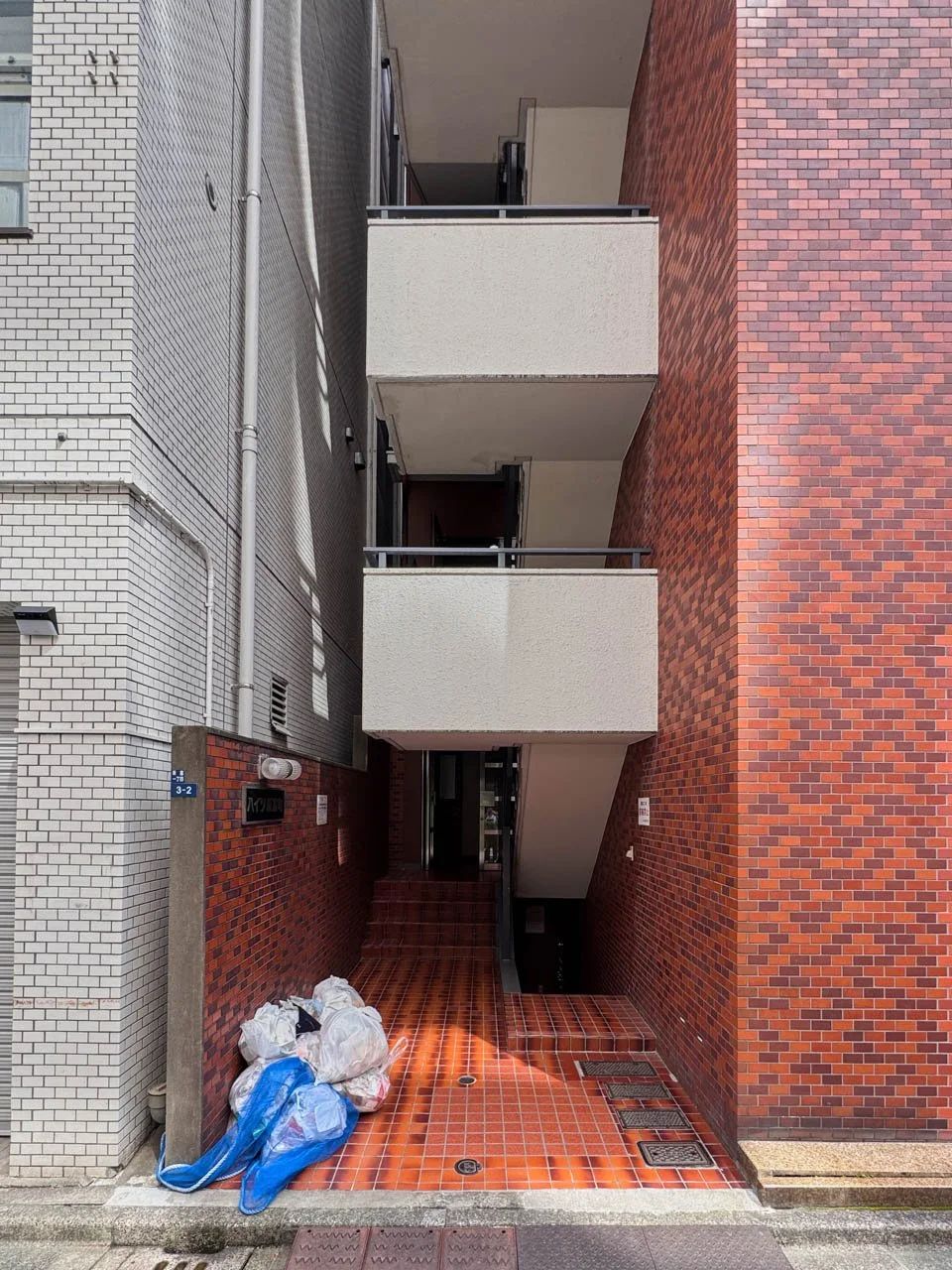 ハイツ新富町 4 エントランス 3