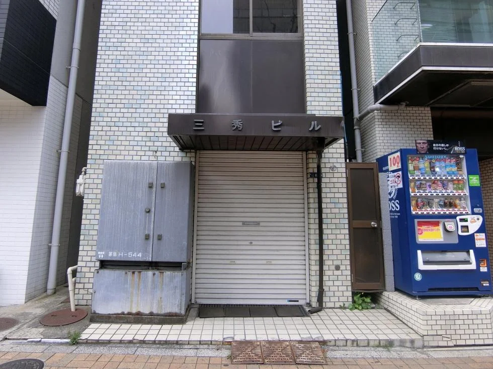 三秀ビル 一棟貸し エントランス 3