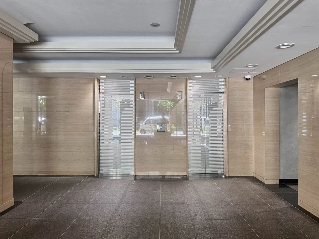 繊維会館ビル - 画像1