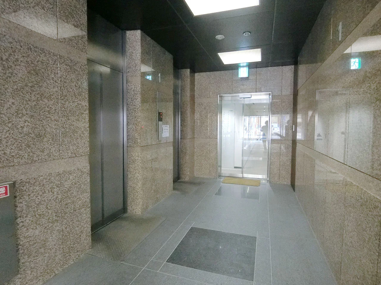 共同ビル(室町4丁目) 7 共有部 9