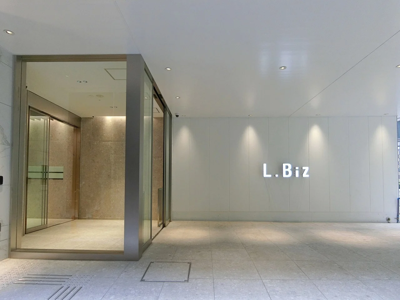 L.Biz日本橋 10 ビルエントランス 11