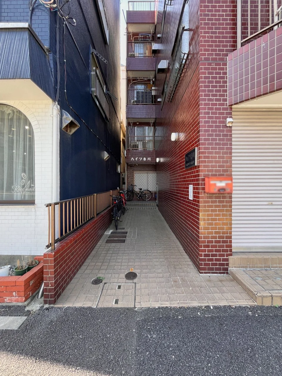ハイツ吉川 1 エントランス 7
