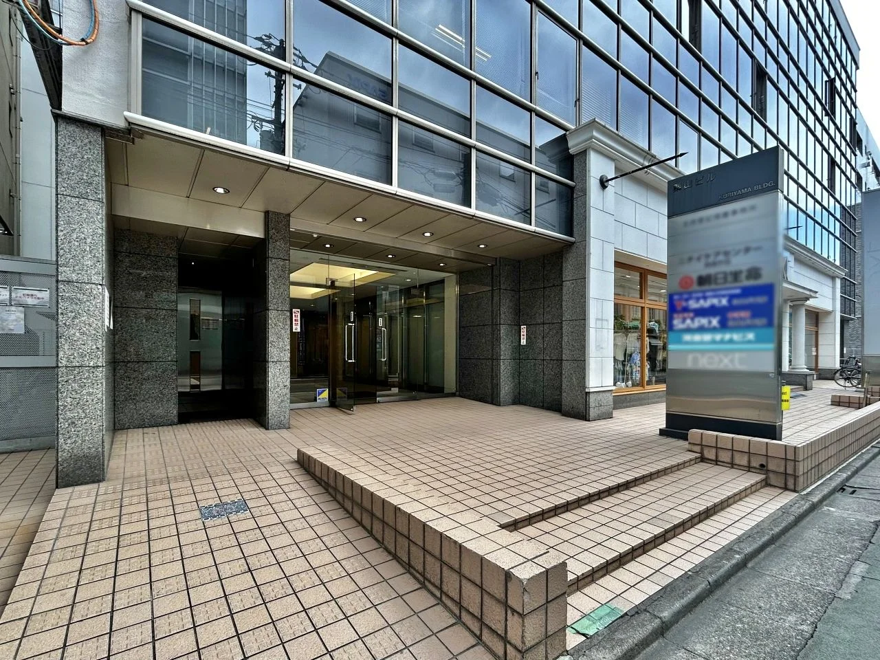 栗山ビル 5 エントランス 2