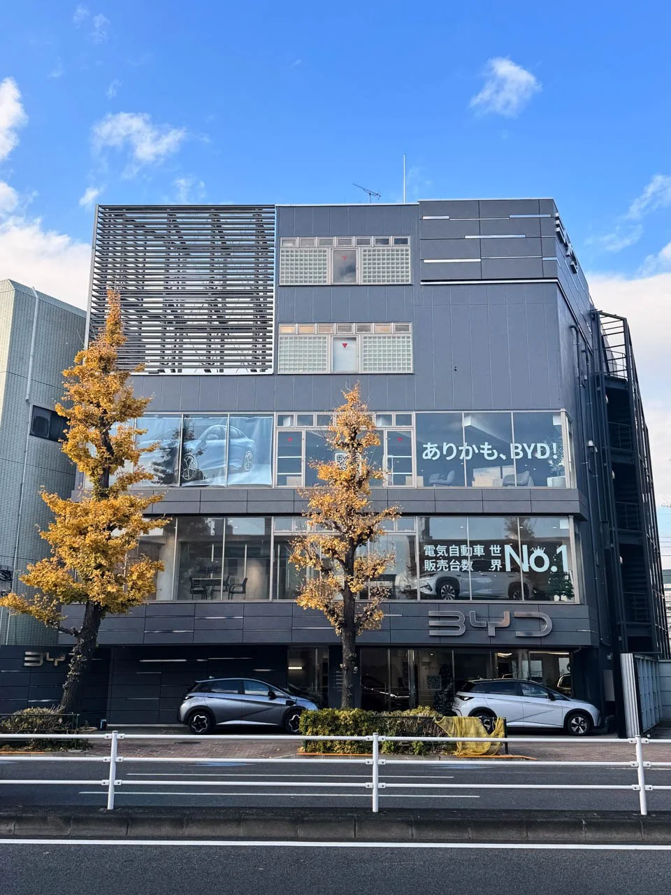 フラットフォービル - 画像1