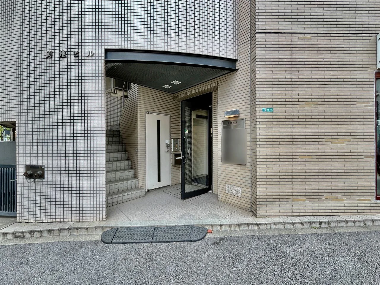 岡地ビル 4 エントランス 3