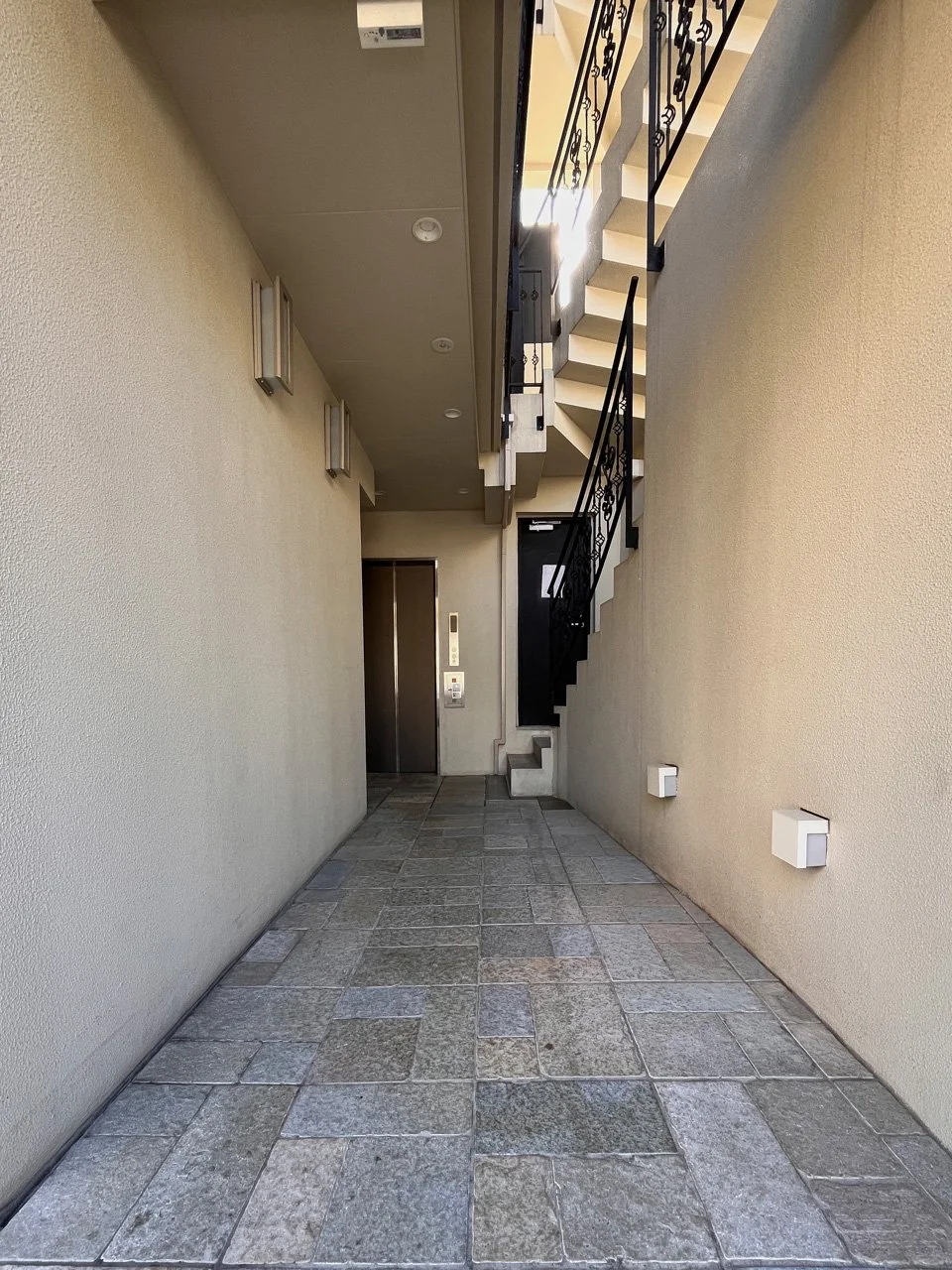 ヒルポイント元麻布 B1 エントランス 4