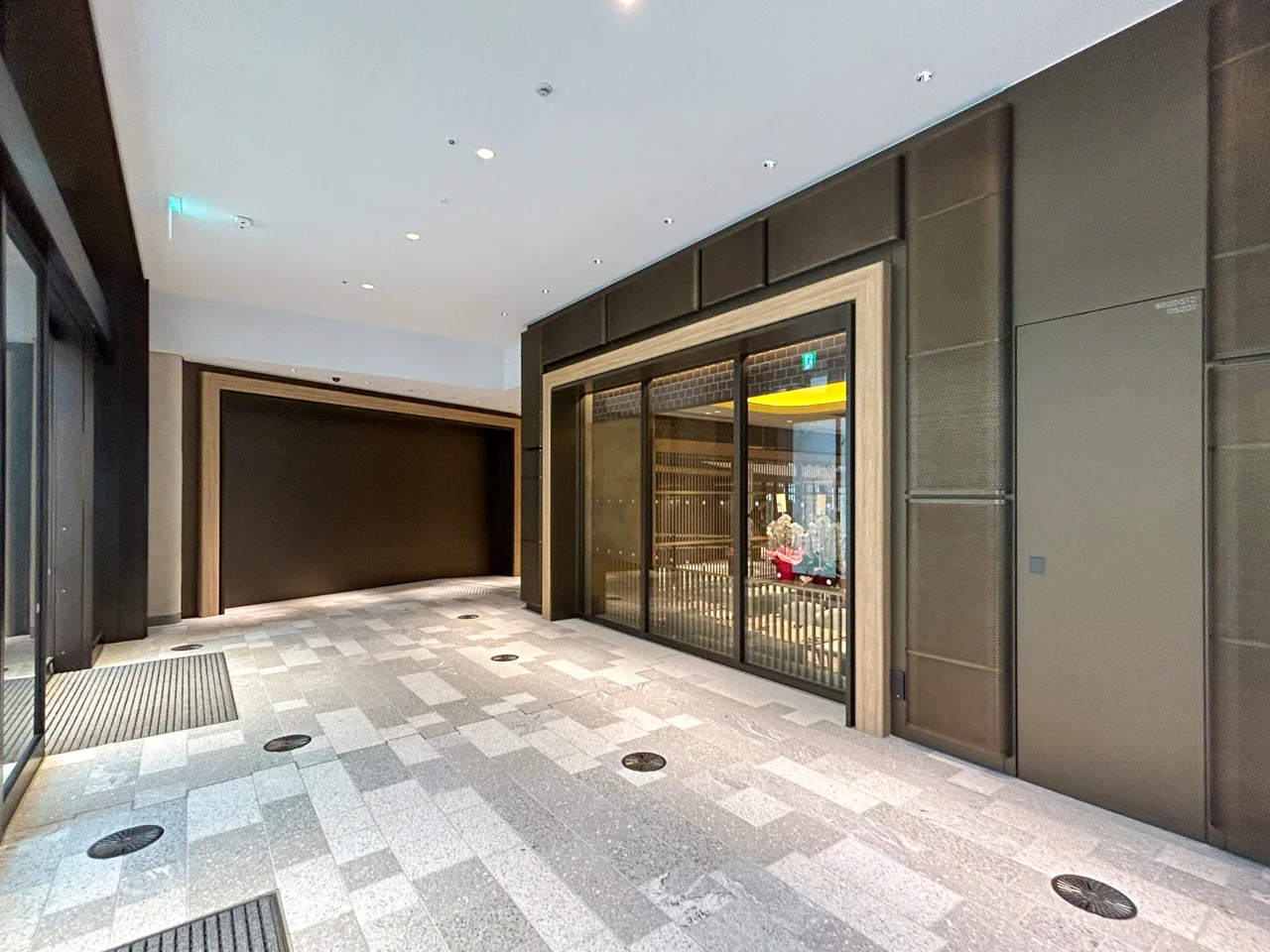 麻布台ヒルズ ガーデンプラザBオフィス(C-2街区) 3 ビルエントランス 4
