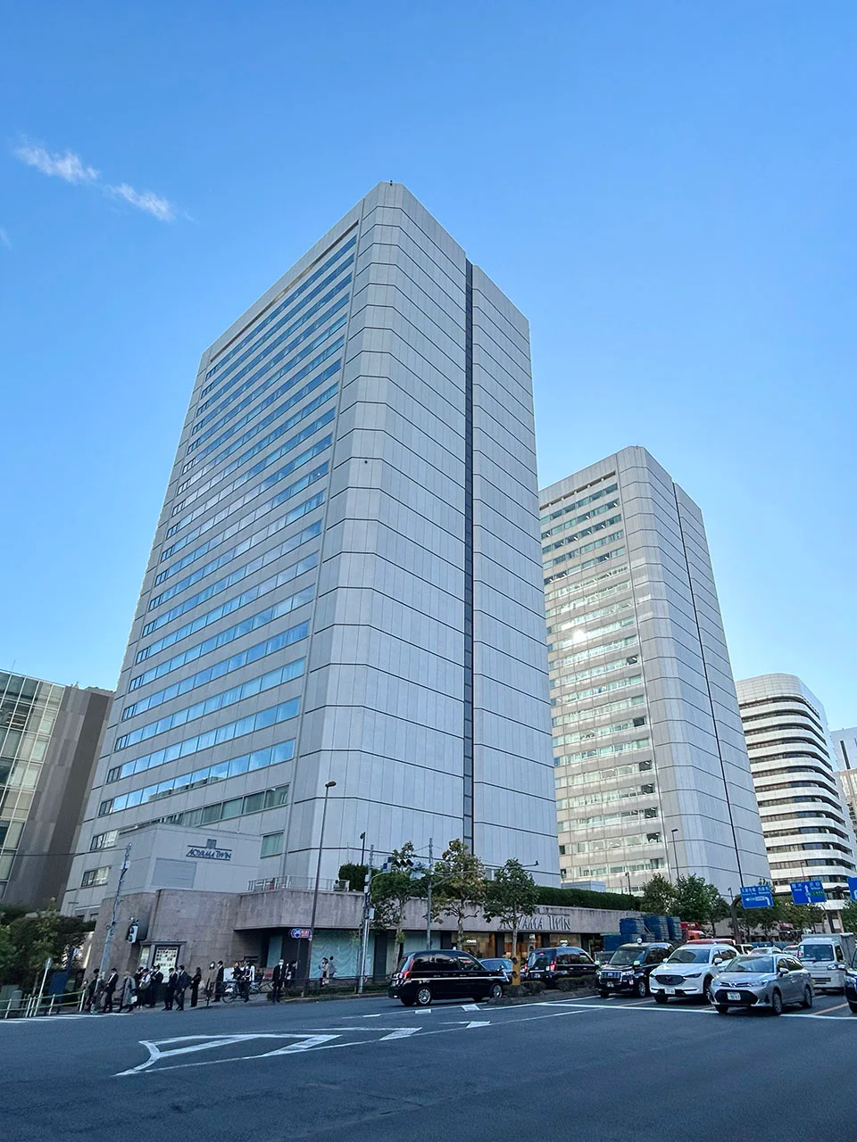 新青山ビル(青山ツインタワー) 8 オフィスビル外観 1