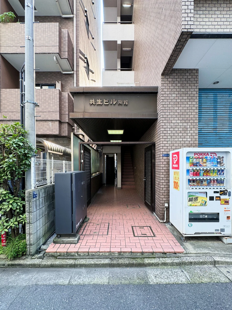 共生ビル別館 1 ビルエントランス 3