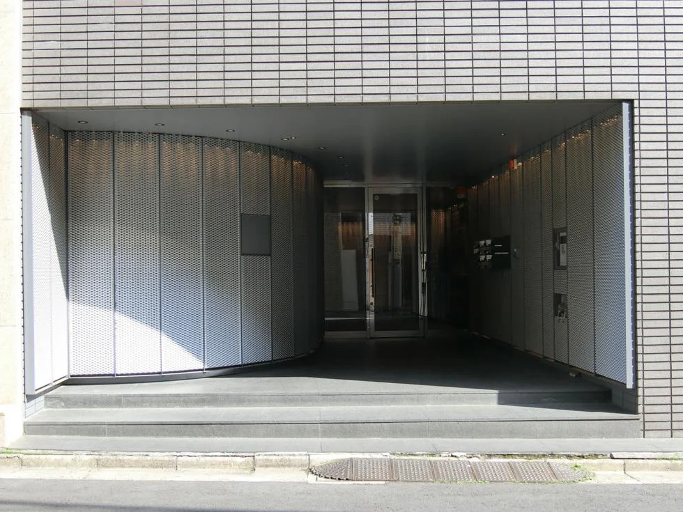 YHT南青山ビル 6 エントランス 3