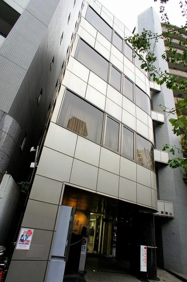 チガー南青山ビル 7階・8階セット オフィスビル外観 2