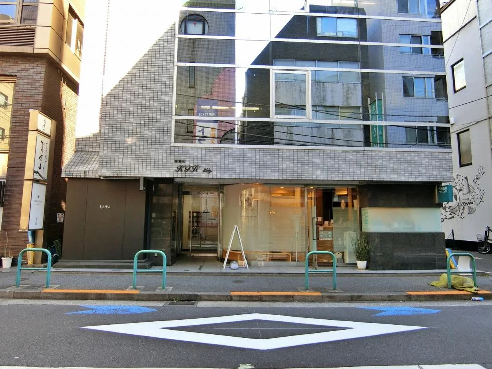 南青山KFKビル 2 ビルエントランス 3
