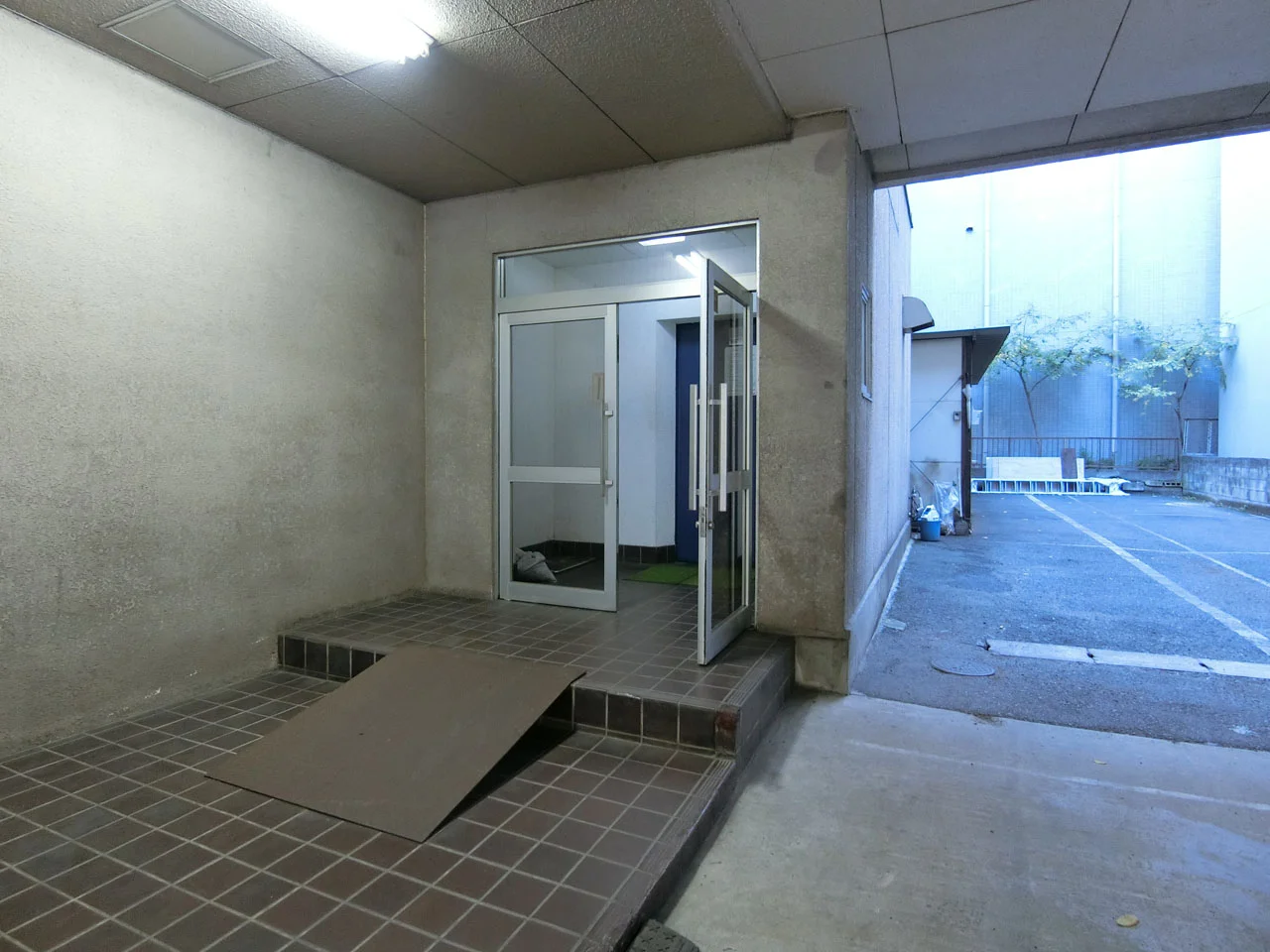 浜松町丸進ビル 2階〜5階一括 エントランス 3