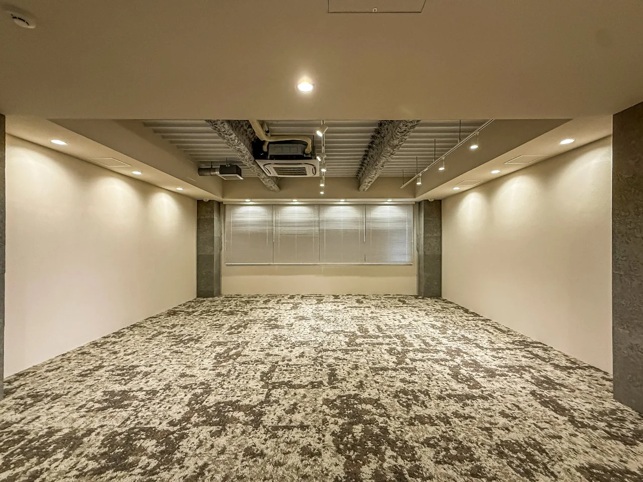 ユースクエア新橋 4 執務室 1