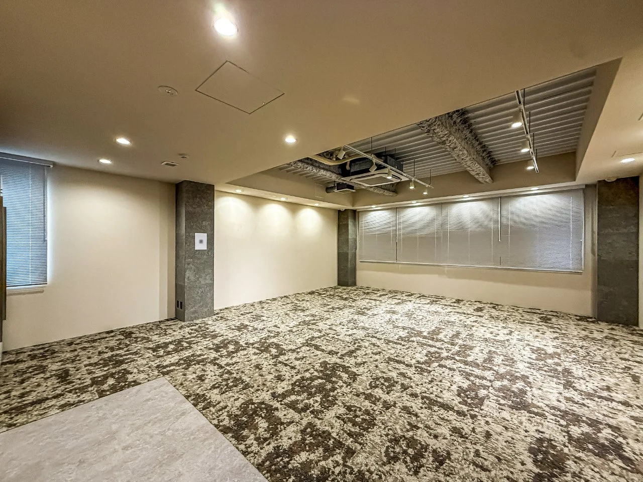 ユースクエア新橋 4 執務室 2