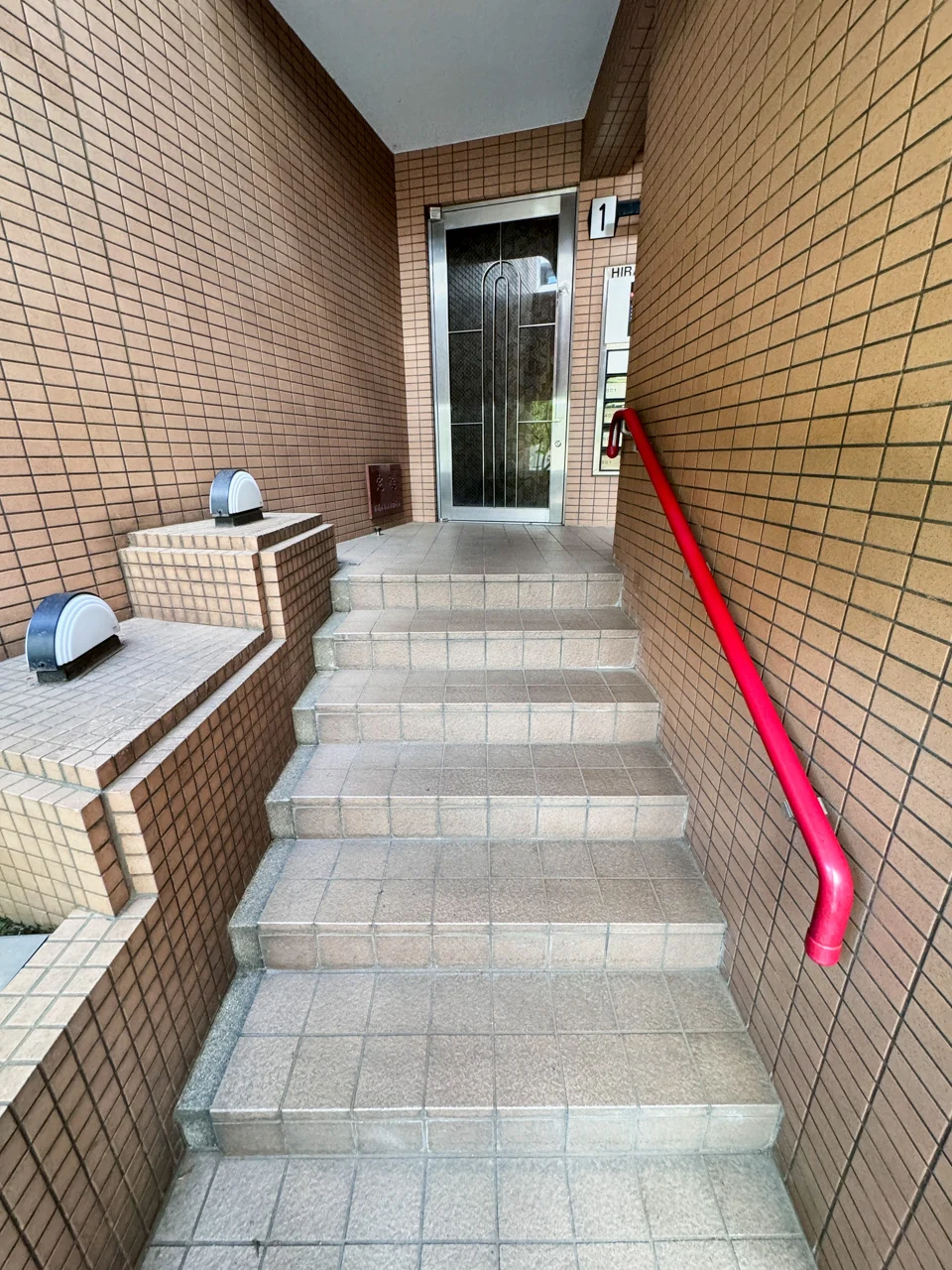平岡ビル 2 エントランス 3