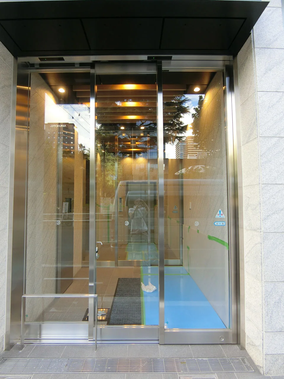 Nan-o Bldg.新虎 5 エントランス 3