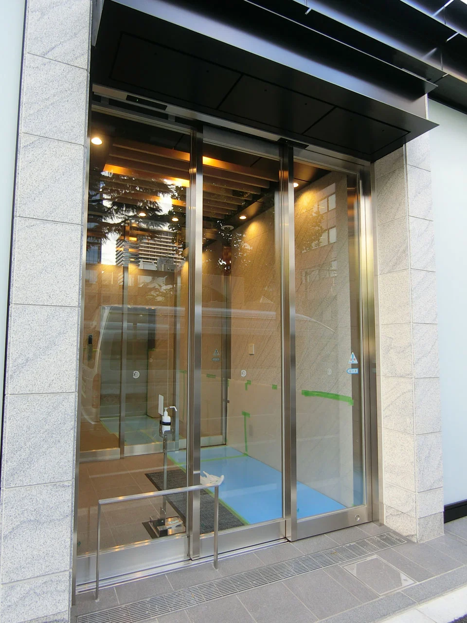 Nan-o Bldg.新虎 5 エントランス 4