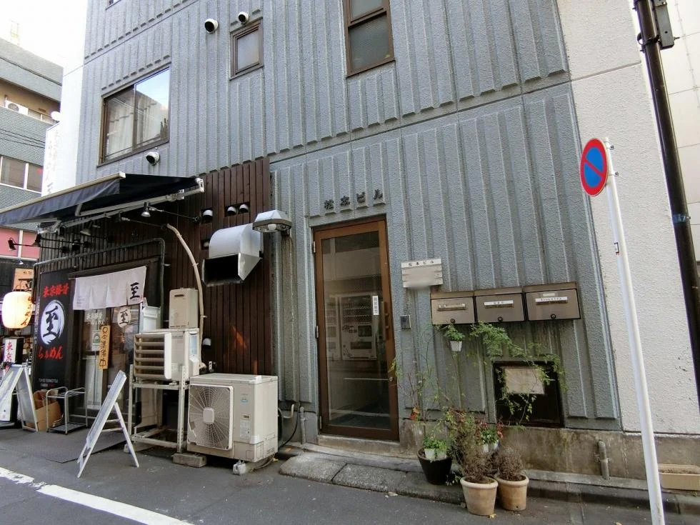 松本ビル 3階~屋上セット エントランス 3