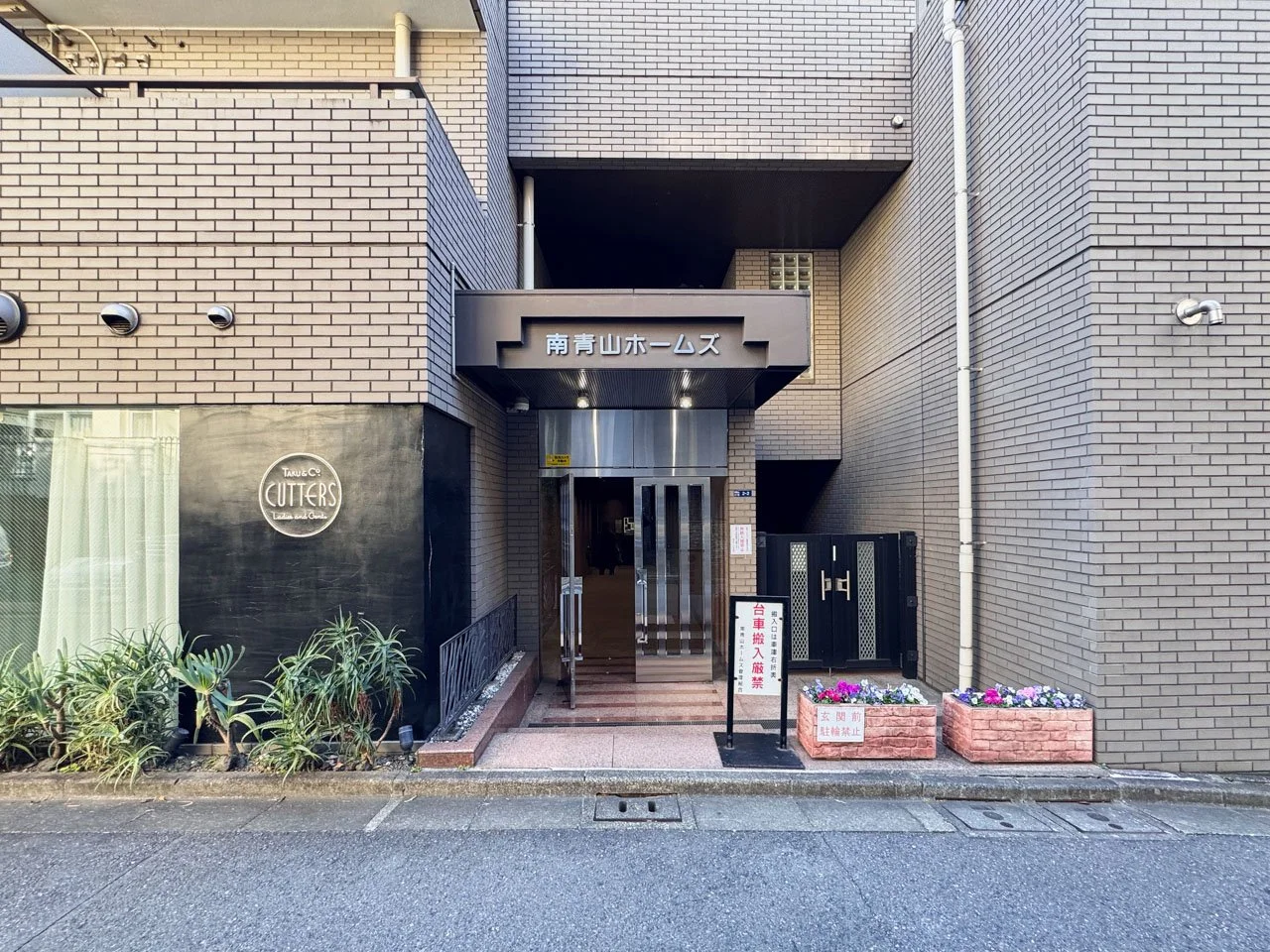 南青山ホームズ 2 エントランス 3