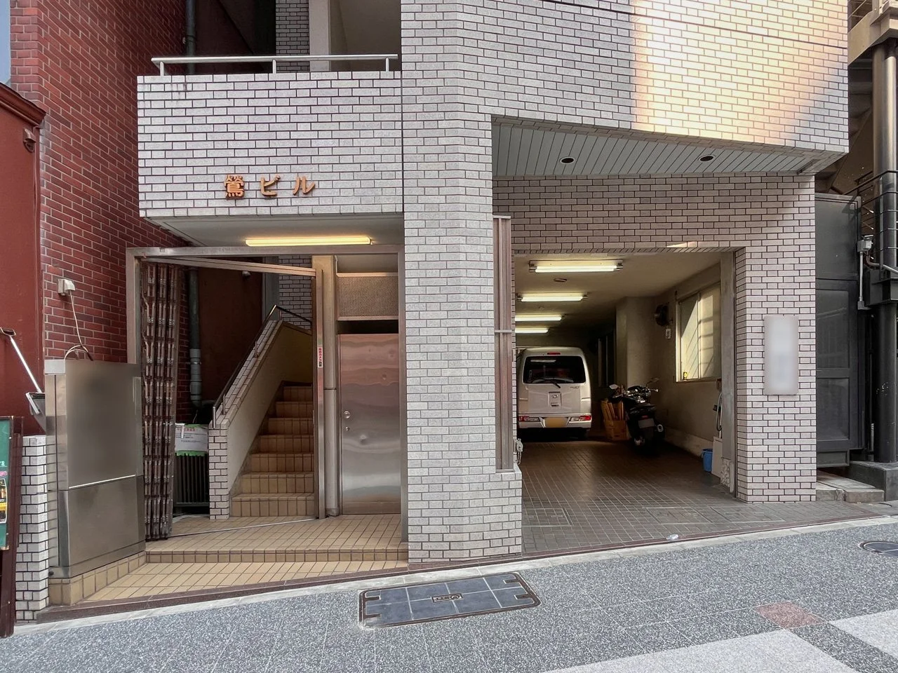 鶯(うぐいす)ビル 6 エントランス 3