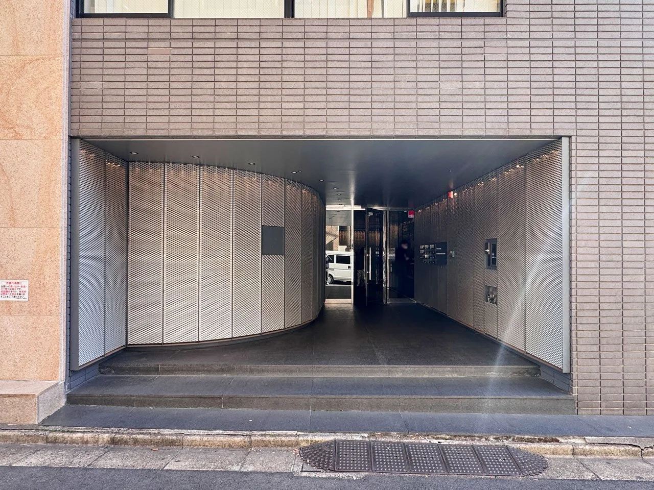 TTS南青山ビル 1階・2階一括貸し エントランス 3
