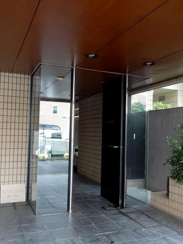 TKハウス B1 エントランス 4