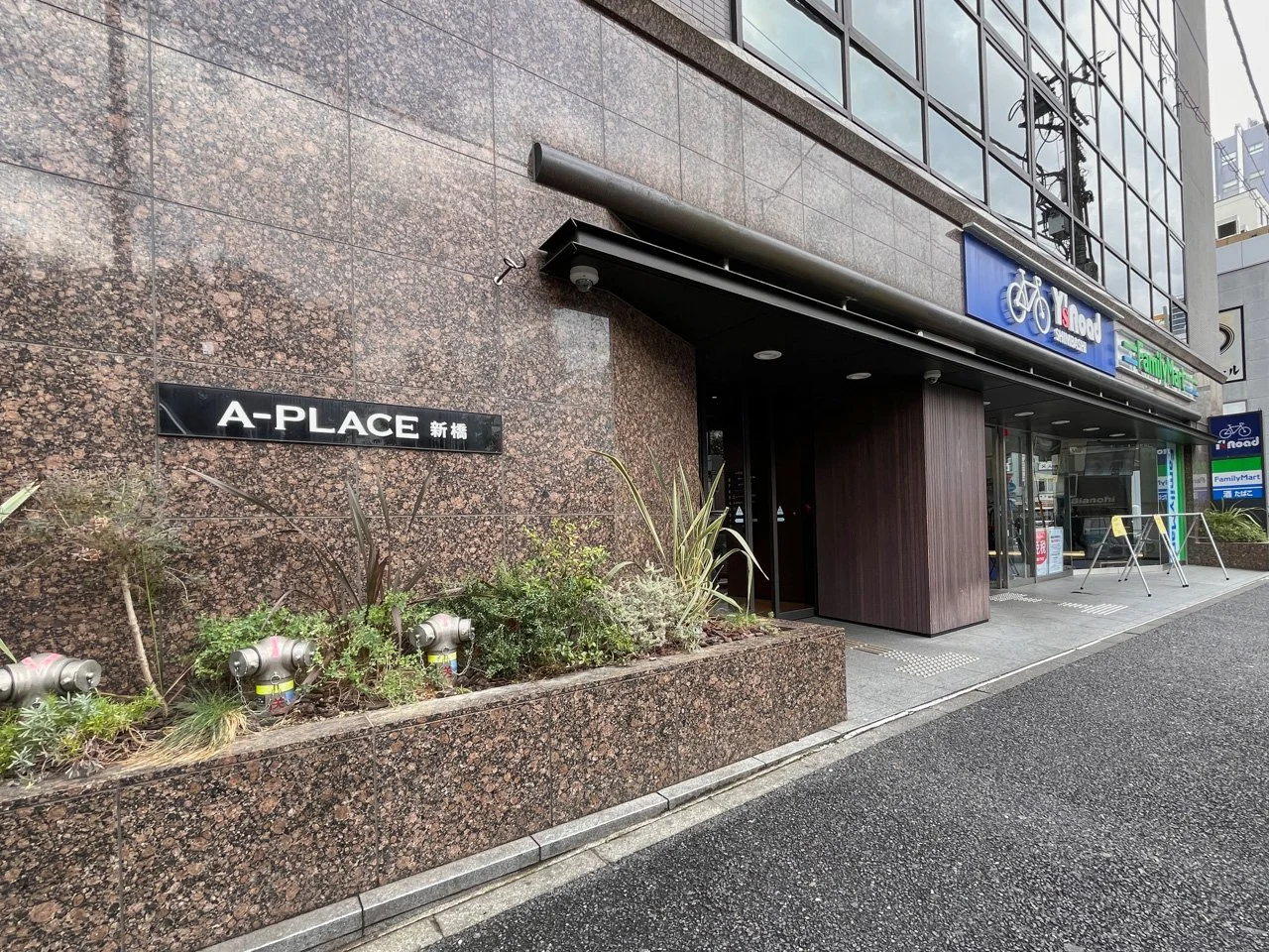 A-PLACE新橋 4 ビルエントランス 3
