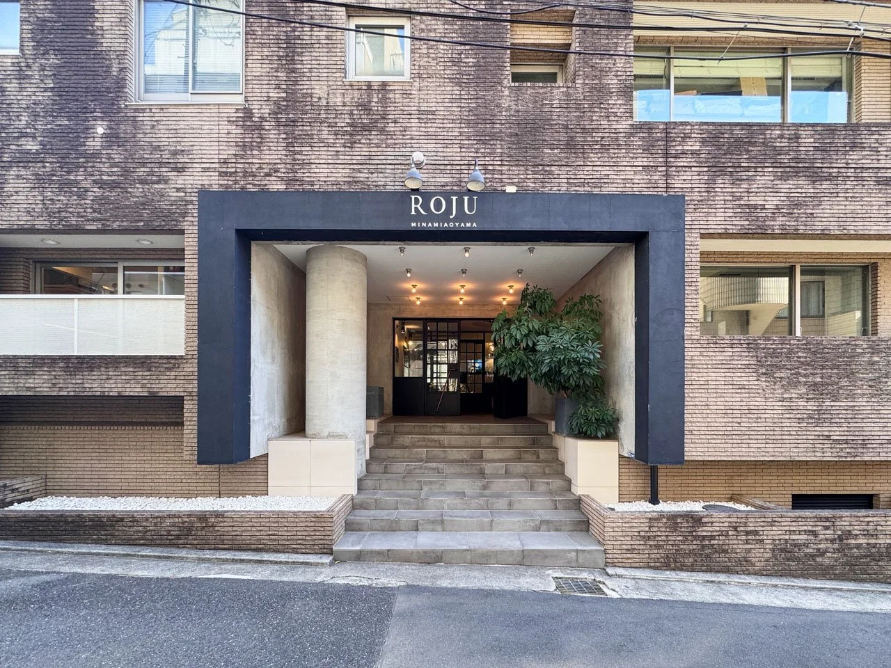 ロジュ ミナミアオヤマ(ROJU MINAMIAOYAMA) 5 エントランス 3