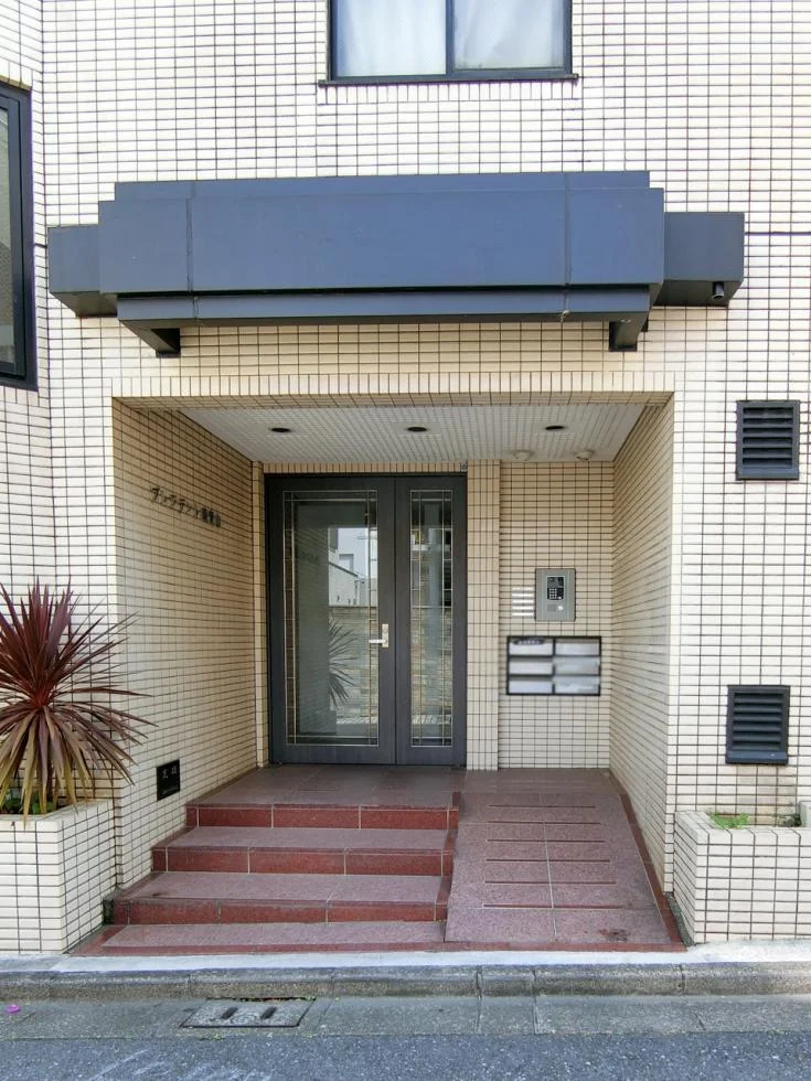 プレジデント南青山ビル 3 エントランス 3