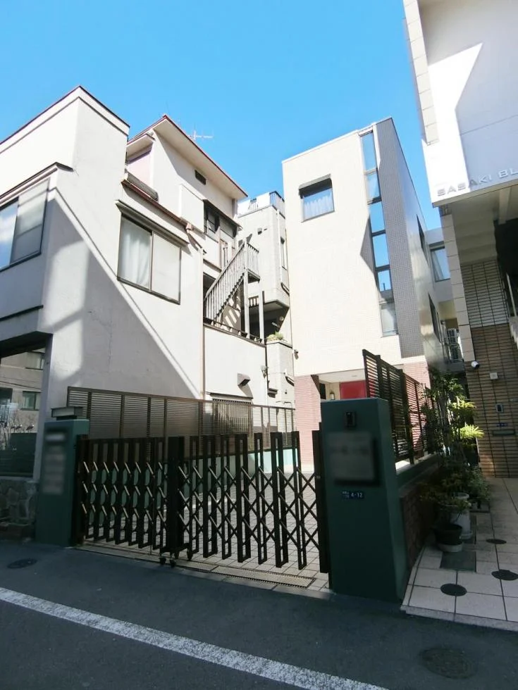 南青山貸事務所 B1階から3階1棟貸し 外観 2