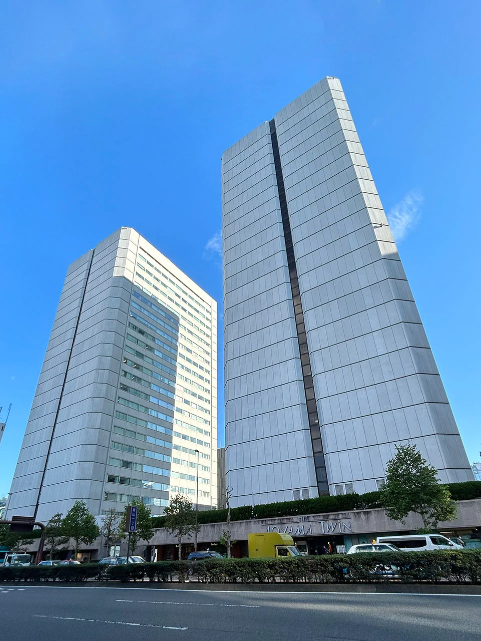 新青山ビル(青山ツインタワー) 8 オフィスビル外観 1