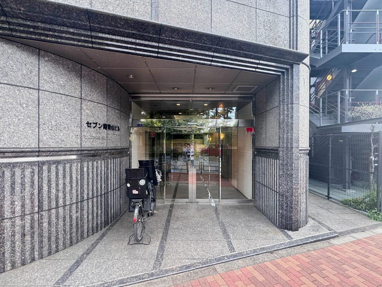 セブン南青山ビル 5 エントランス 4