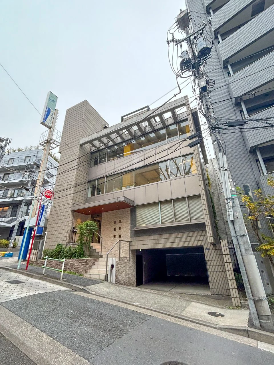 元麻布大網ビル 一棟貸し オフィスビル外観 1