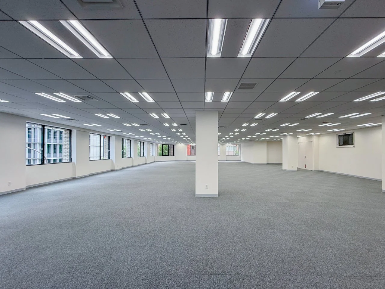SVAX西新橋ビル 3 執務室 1