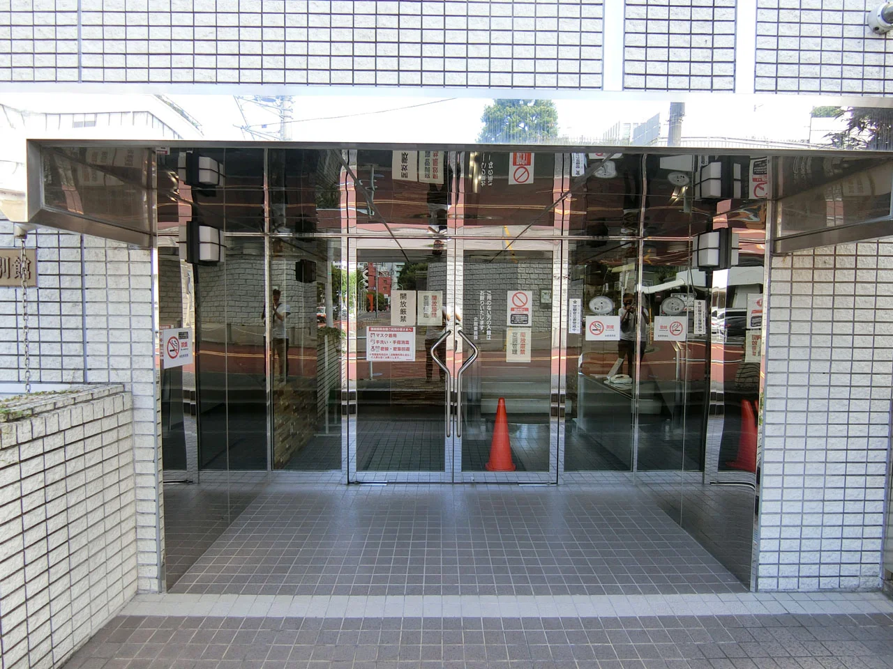 機械振興会館別館 B1 エントランス 3