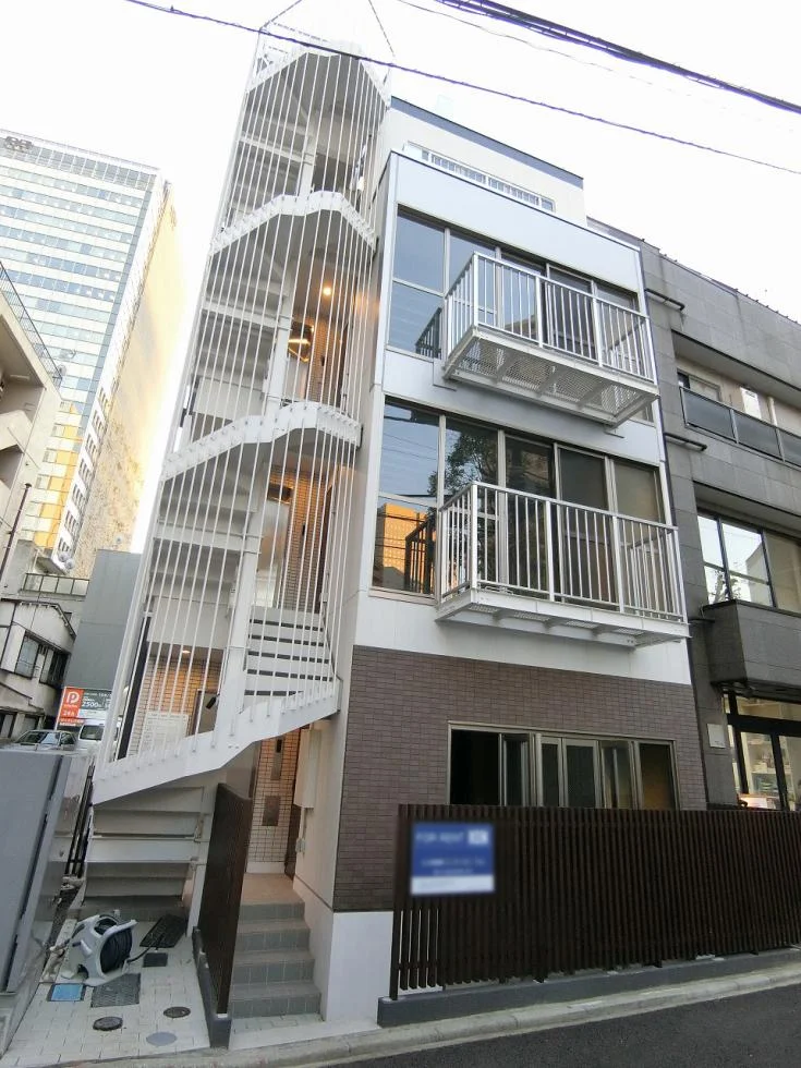 FUN・ART AKASAKA(ファン・アート アカサカビル) 1階から3階セット 外観 1