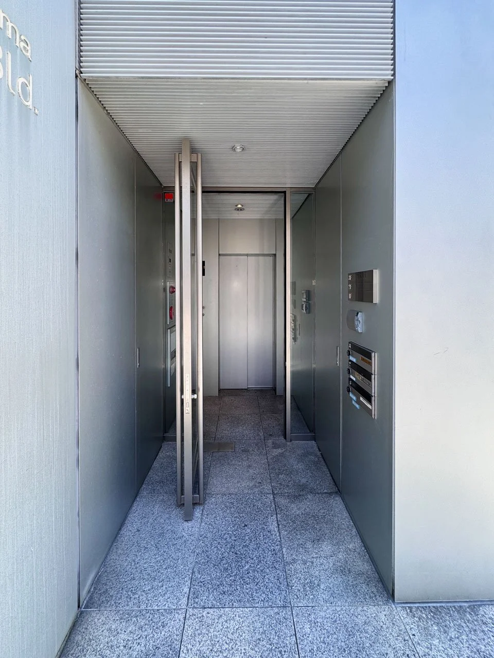 青山ライズビルディング(AOYAMA RISE BLDG) B1・1階メゾネット ビルエントランス 6