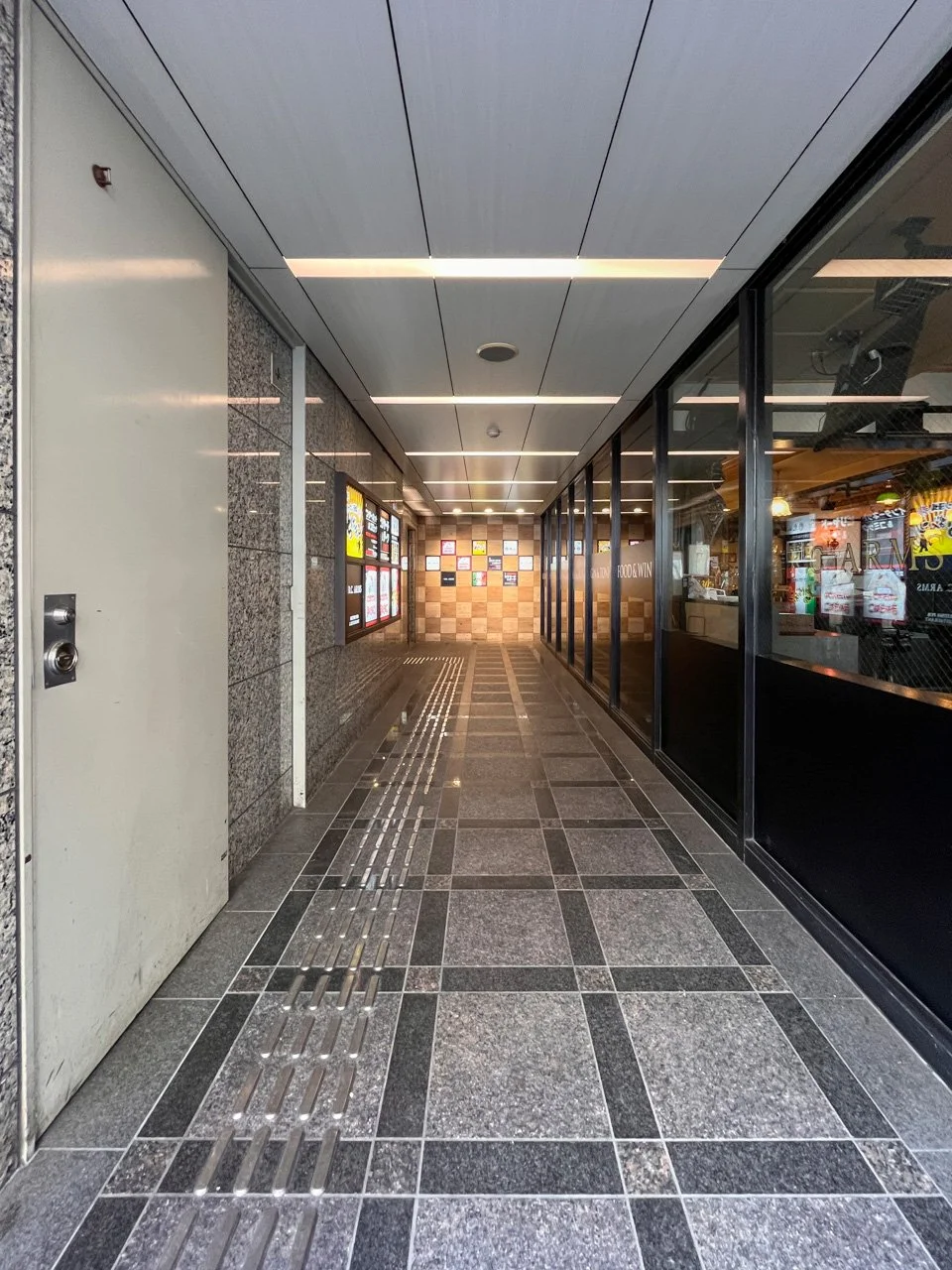 新橋レンガ通り会館 3 エントランス 4