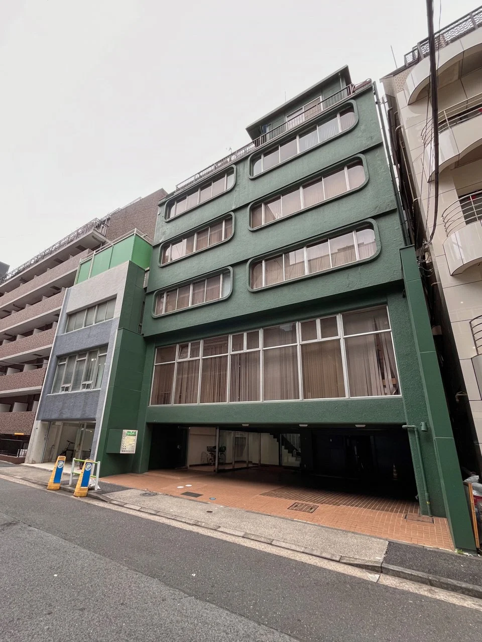 アドビル 3 外観 1