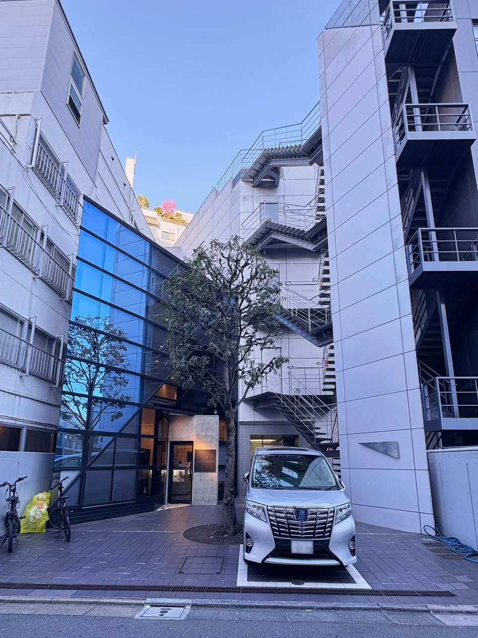 デコパージュ南青山ビル 4 オフィスビル外観 1