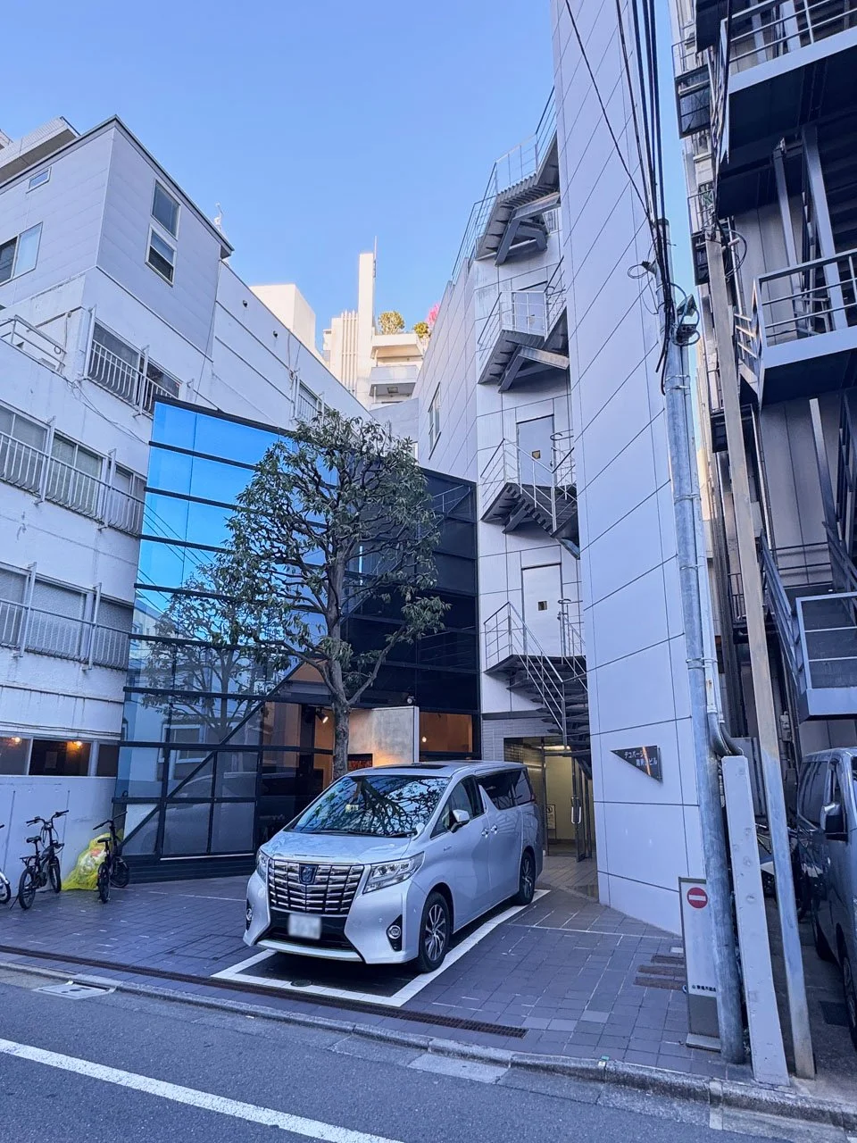 デコパージュ南青山ビル 4 オフィスビル外観 2